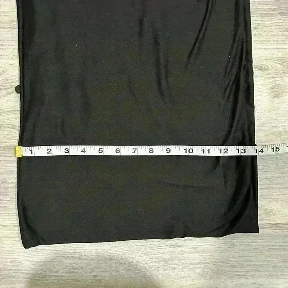 Beyond Yoga Infinity Scarf Black Hidden Discrete Zipper Pocket Wrap Stretch - Picture 6 of 7